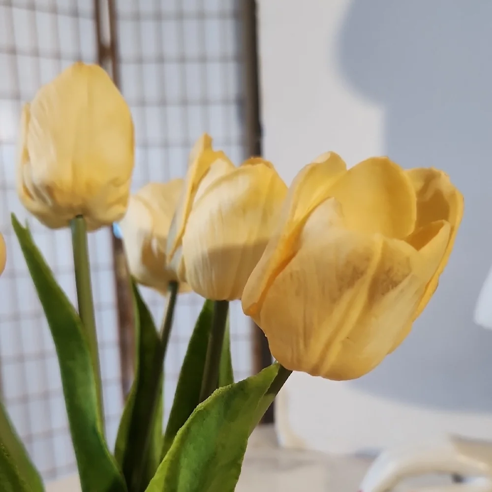 Vintage | Handpainted Yellow Tulips Honeycomb Vase with Rocks | realike*